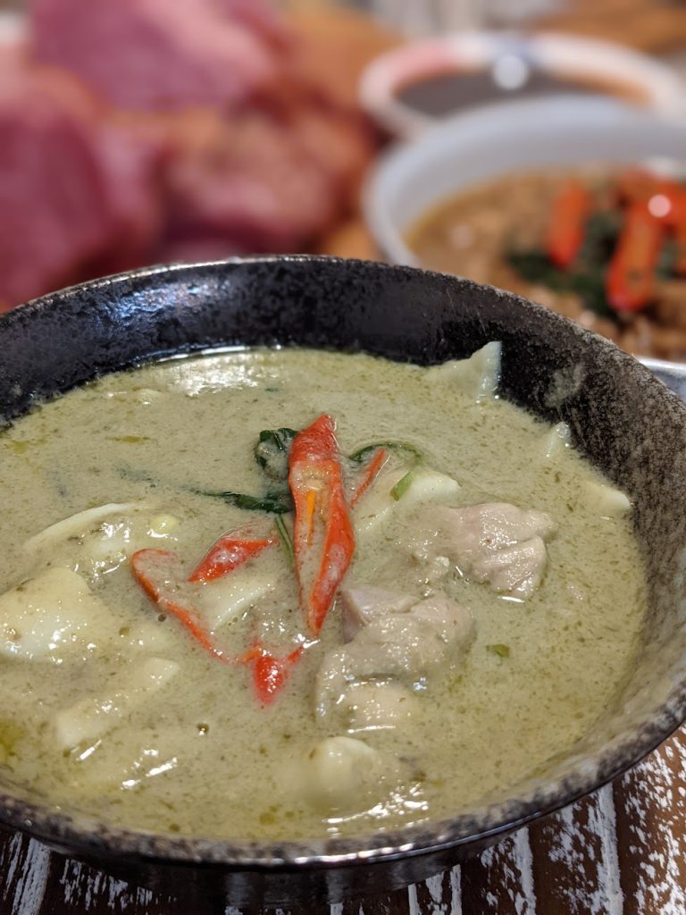 Thai j泰式綠咖哩雞。/來源：旅人桑妮
